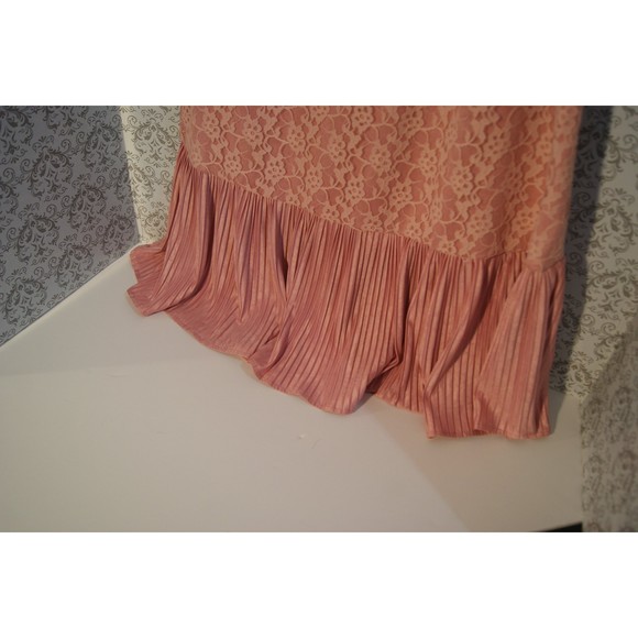 Isle Apparel Sz SM Salmon Pink Lace Drop Waist Ruffle Dress Summer Fun - Picture 6 of 8